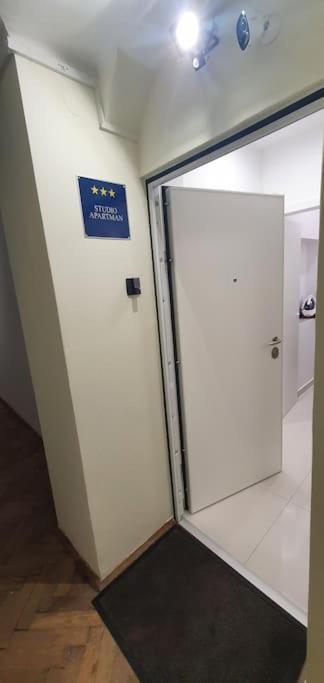 Studio Apartman Lenox 里耶卡 外观 照片